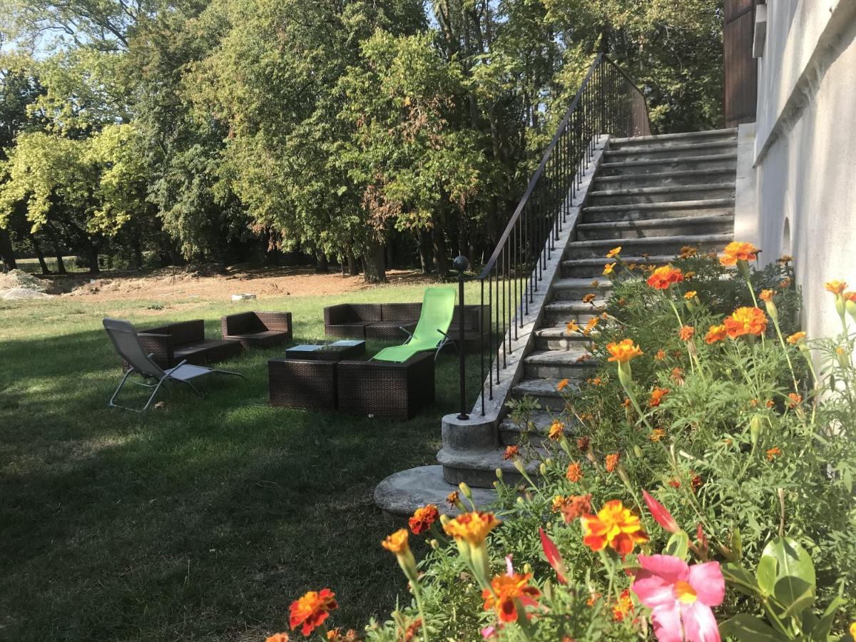 Bed and Breakfast Domaine Des Chabriers Ourches Экстерьер фото